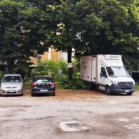 Johnny # 招待所 维罗纳